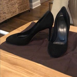 Gucci almond toe black suede pumps